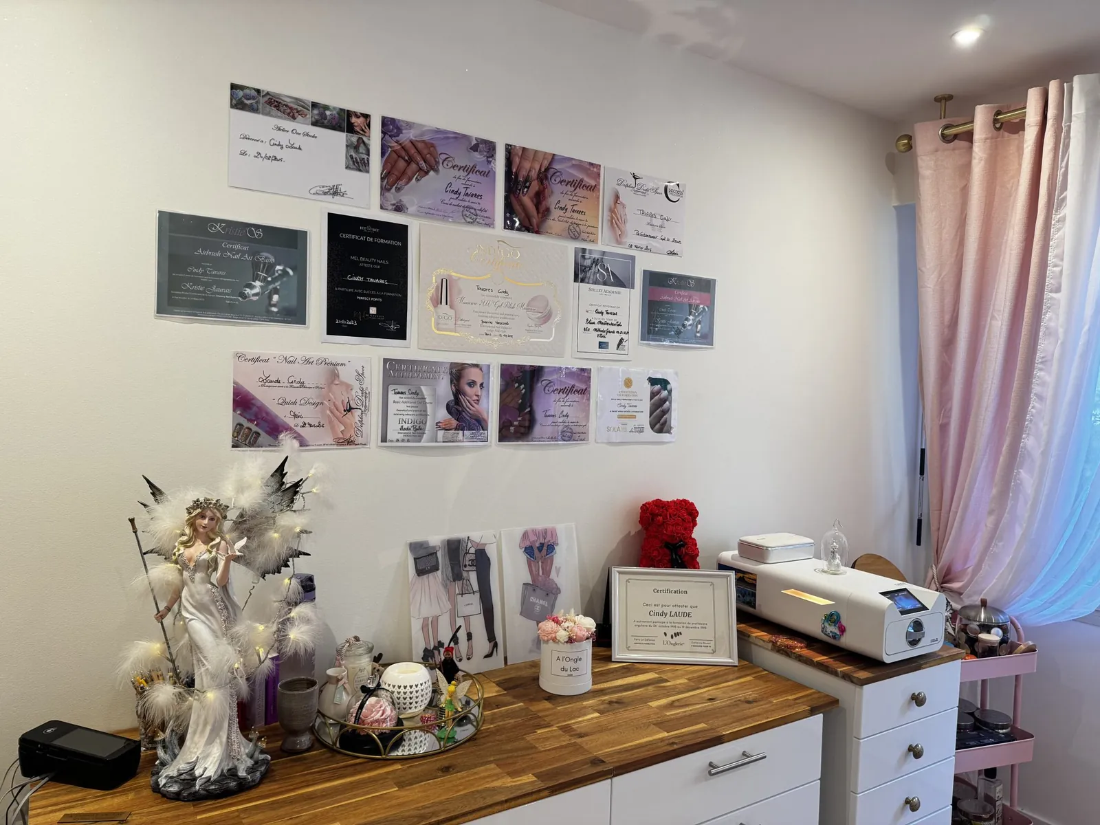 Diplômes et formations de Cindy, styliste ongulaire à Annecy